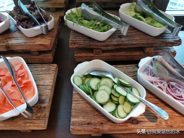 邊欣賞故宮景色邊吃早餐