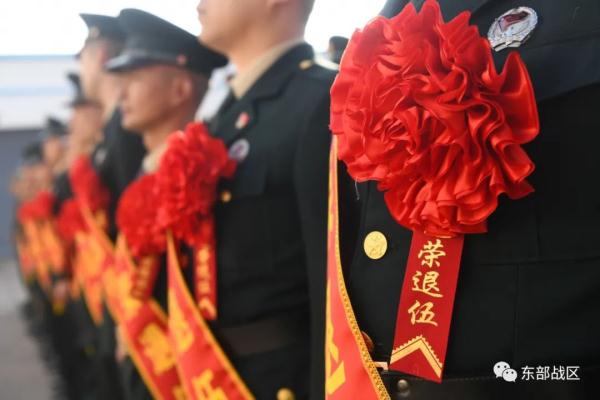 策劃|送老兵的這些鏡頭,看著看著就淚目了…… 策劃|送老兵的這些鏡頭,看著看著就淚目了……