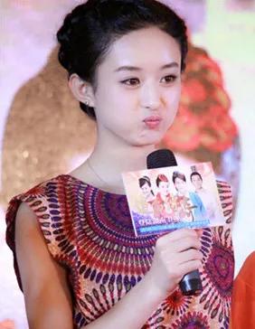 趙麗穎有一張娃娃臉，嘟嘟嘴的時候太卡哇伊了，太萌了愛死了