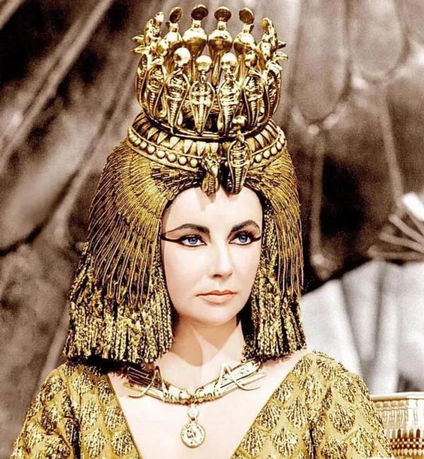 穿越歐洲的世紀美貌，地球球花莫妮卡年輕容顏無人超越