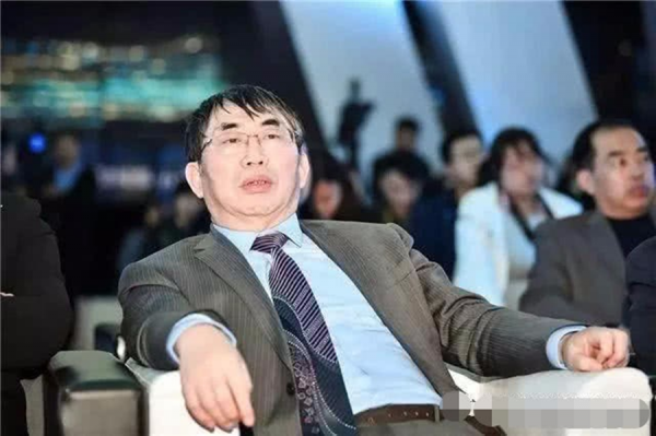 2001年,聶衛平為慶祝國足出線,拿出百萬茅臺,飯後酒瓶卻被騙走 2001年,聶衛平為慶祝國足出線,拿出百萬茅臺,飯後酒瓶卻被騙走