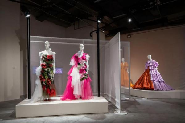 ​是我瘋了還是關曉彤真的變時髦了？