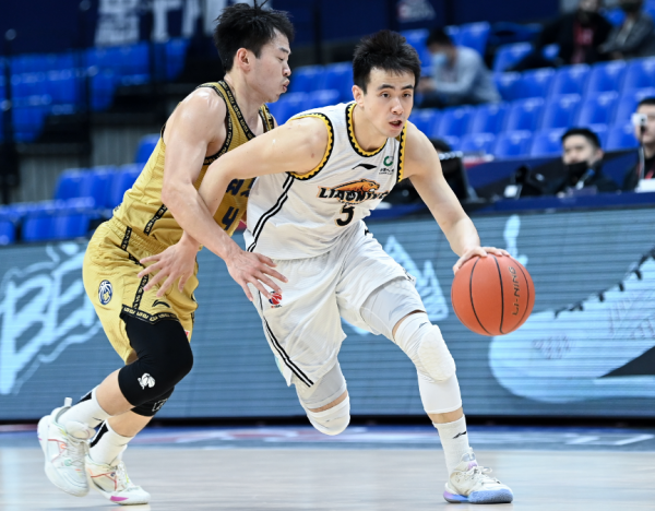 CBA排名更新，遼寧領跑首鋼跌第9，新紀錄誕生，郭士強帶隊第7