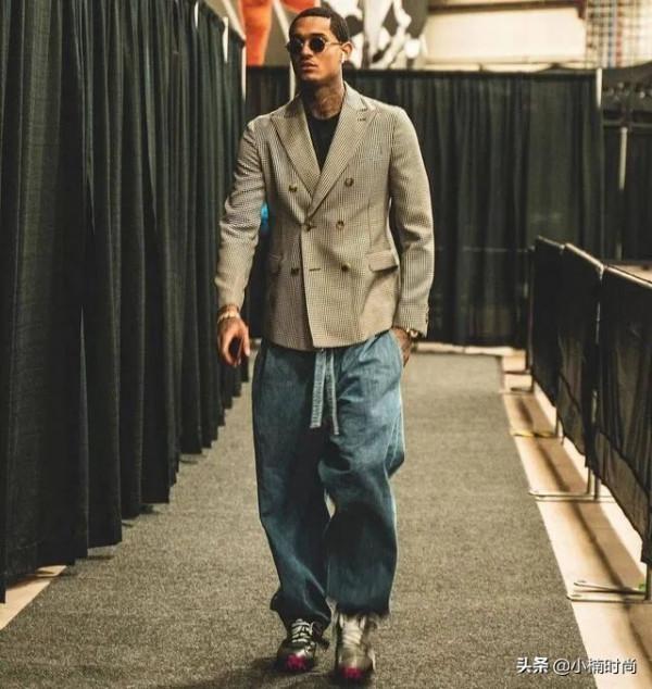 打籃球也能很潮!球星克拉克森秋季日常穿搭解析,帥氣與時髦兼具 打籃球也能很潮!球星克拉克森秋季日常穿搭解析,帥氣與時髦兼具