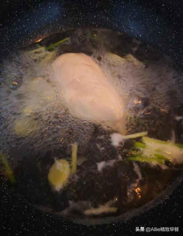 早餐不知道吃什麼？看看我家早餐，白玫瑰主食搭配雞絲蔬菜，完美