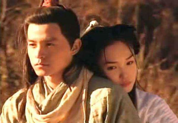 周海媚變滅絕師太，葉童一人演三代，翻拍劇裡多少熟臉在賣情懷？