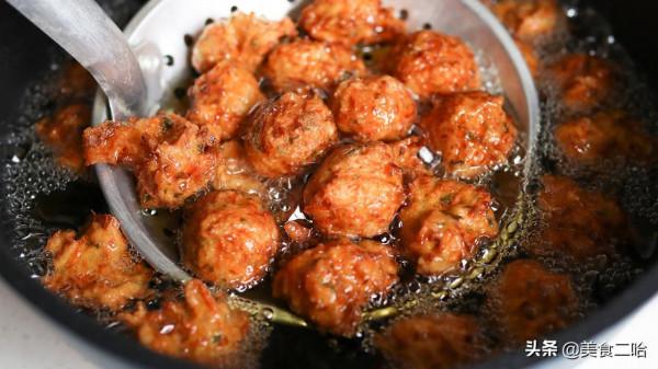 難怪飯店的丸子那麼好吃，老闆娘藏著訣竅呢！免費分享，酥脆好吃