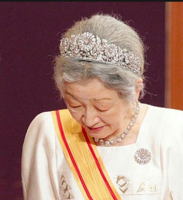 日本百年王冠文化,是精緻的成人賀禮,展現皇室公主的尊貴地位 日本百年王冠文化,是精緻的成人賀禮,展現皇室公主的尊貴地位