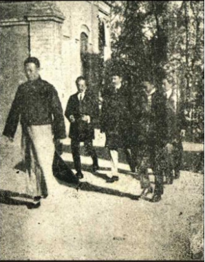 回到100年前的北大……