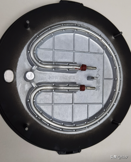 有一種藍寶石被英國皇室稱為皇室色彩，小家電也跟風，它叫皇室藍