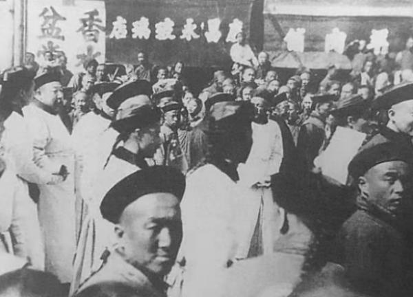 老北京喪禮上的槓夫:三年不開張,開張吃三年 老北京喪禮上的槓夫:三年不開張,開張吃三年