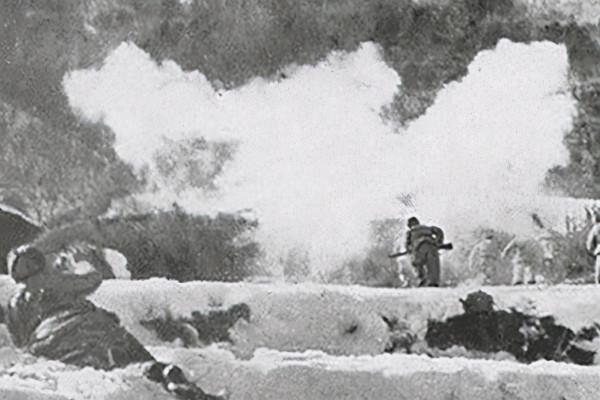 他立下赫赫戰功，回國後僅僅擔任副連長，主席得知親自提拔