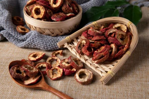 喝很多水還是口乾眼乾面板幹？應對乾燥中醫有妙招