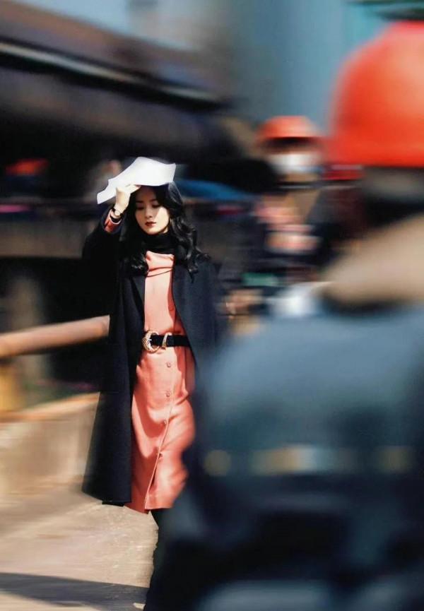 今日趙麗穎上班飯拍圖 今日趙麗穎上班飯拍圖