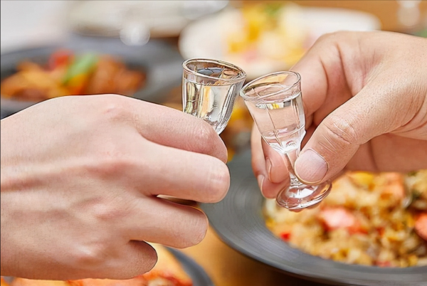 每天吃飯都喝白酒的人,長期下來是可以增強人的免疫抵抗力?看看 每天吃飯都喝白酒的人,長期下來是可以增強人的免疫抵抗力?看看