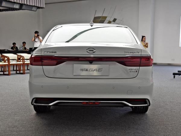 這B級車頂配不到17萬，車長4891mm，標配6AT，帶你看傳祺GA6