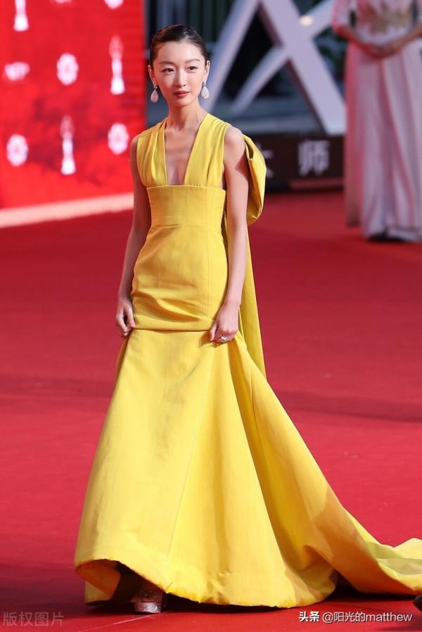 第11屆北京電影節開幕紅毯,周冬雨一襲長裙元氣滿滿 第11屆北京電影節開幕紅毯,周冬雨一襲長裙元氣滿滿