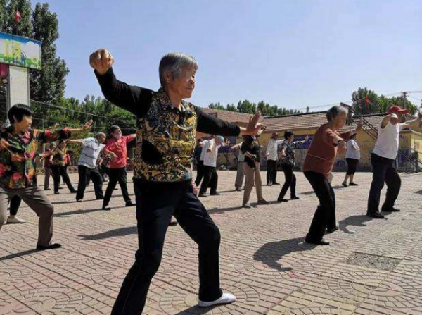 ​可悲，當父母老了，“一無是處”變成他們忙碌一生的總結