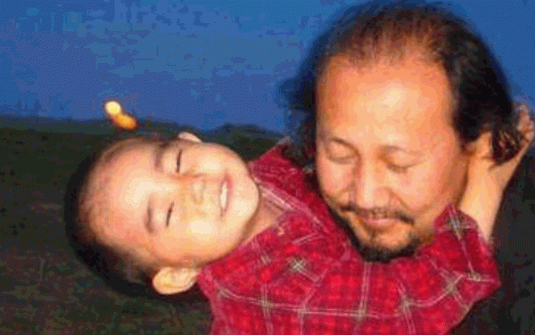 人前富貴人後流淚?這7位失去過孩子的明星,各個都有一段心酸史 人前富貴人後流淚?這7位失去過孩子的明星,各個都有一段心酸史