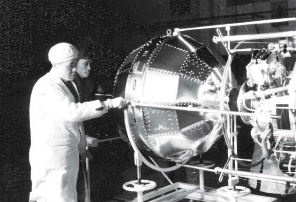 1956年毛主席舉行國宴，錢學森到場找不到座位，毛主席：來1號桌