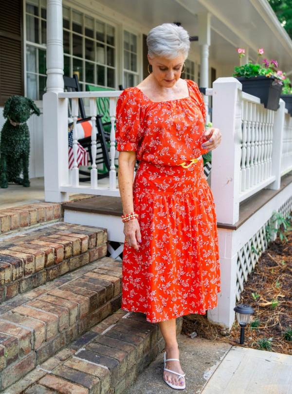 誰說微胖女人不時髦，這位胖奶奶成穿衣典範，她的搭配技巧值得學