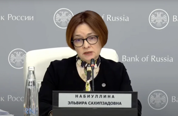 俄羅斯央行行長納比烏利娜佩戴的胸針，暗示了什麼，你怎麼看