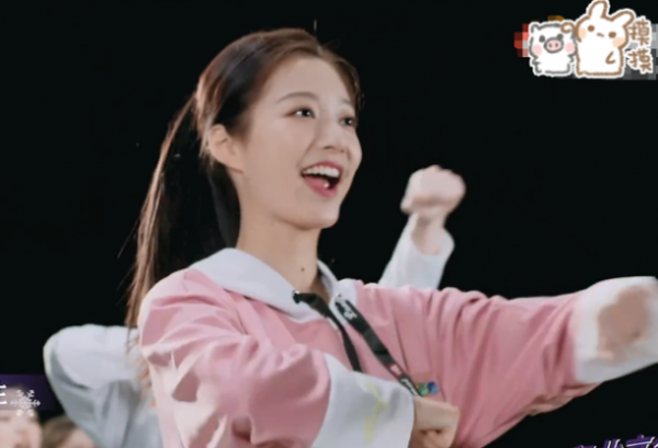 “領誦員”馮琳再次亮相,為冬奧會宣傳,C位領舞讓人眼前一亮 “領誦員”馮琳再次亮相,為冬奧會宣傳,C位領舞讓人眼前一亮