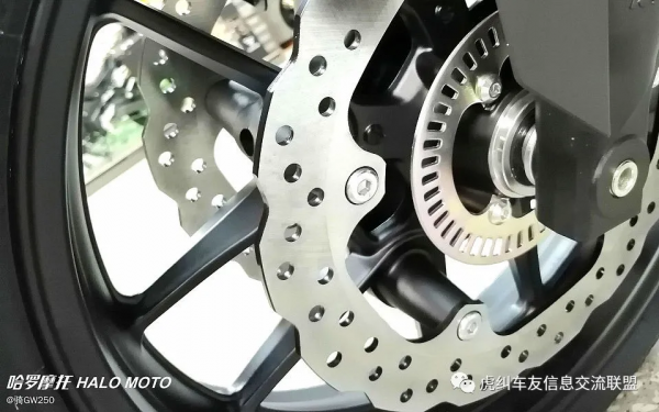 濤哥‘暴力’試駕：隆鑫VOGE無極500DS摩托駕馭感受