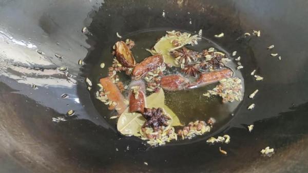 回民燉牛肉好吃的秘訣都在這裡，如何焯水有講究，五個獨家竅門