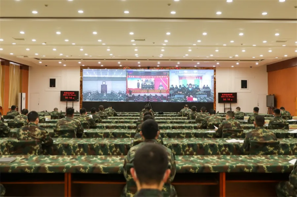 向榜樣看齊!火箭軍某部官兵掀起學習先進事蹟熱潮 向榜樣看齊!火箭軍某部官兵掀起學習先進事蹟熱潮