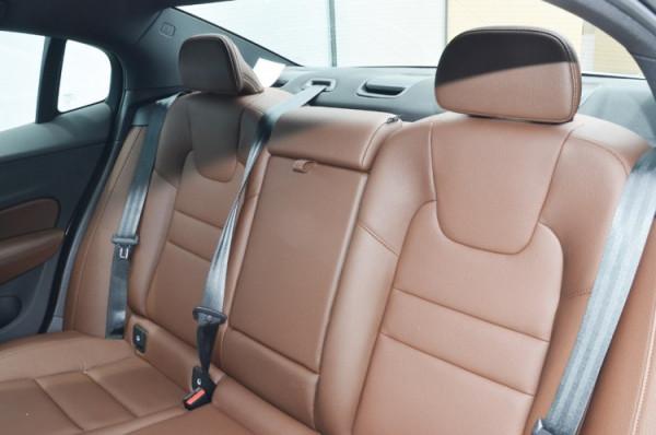 換裝48V輕混系統 實拍2022款沃爾沃S60