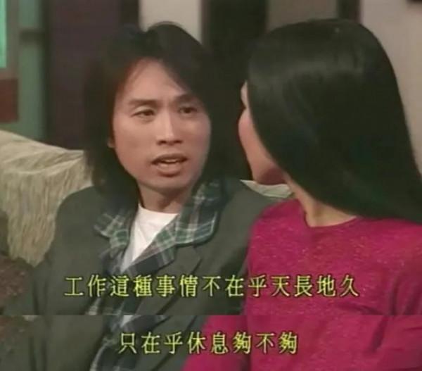 火到讓人願意在垃圾桶旁排隊，黃子華為何有資格成“香港男神”？