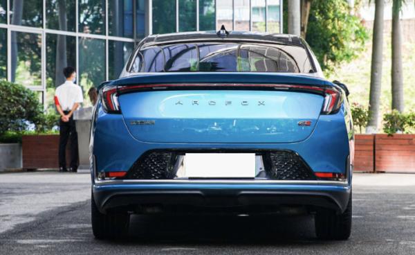 上個廁所時間就能充80%電量，華為新車獵殺“特斯拉們”時刻來了