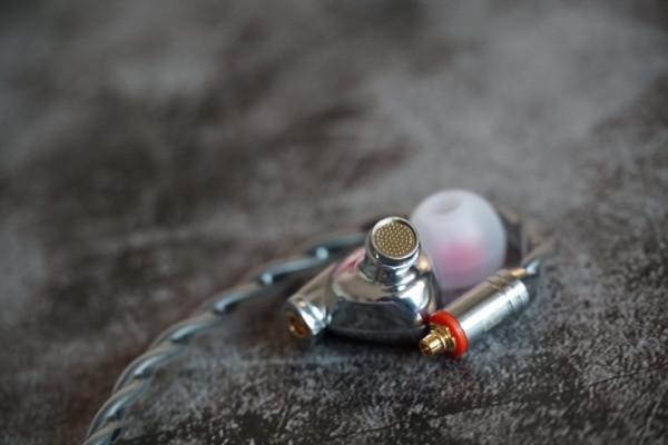 不足千元也震懾：平面振膜耳塞大進化，極小腔體下的瘋狂解析