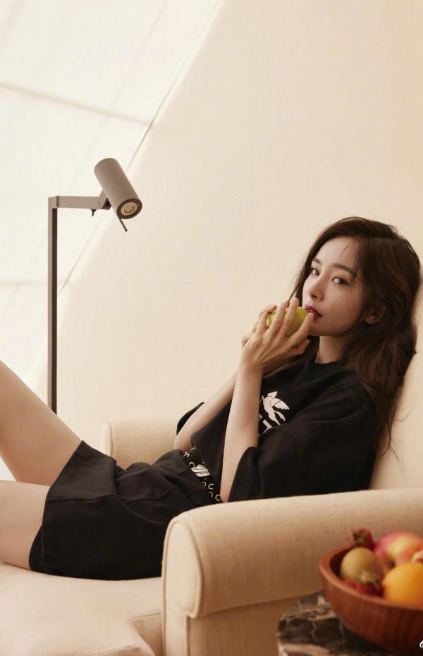 楊冪 啥也沒有 滿屏都是腿(高畫質) 楊冪 啥也沒有 滿屏都是腿(高畫質)