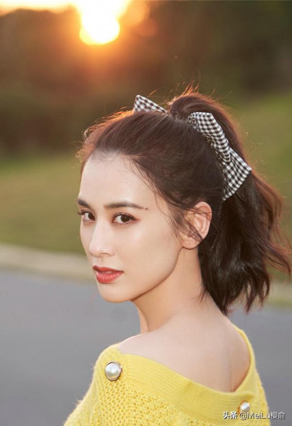 黃聖依美得優雅，端莊大氣，真有魅力