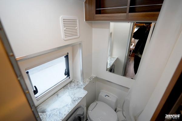 48V電路+實木傢俱板材，車裡還自帶茶具，魯道爾兩款車型可以選擇