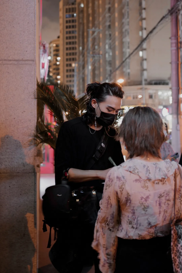 上海有棟“神秘”大廈，每晚都在上演一千零一夜