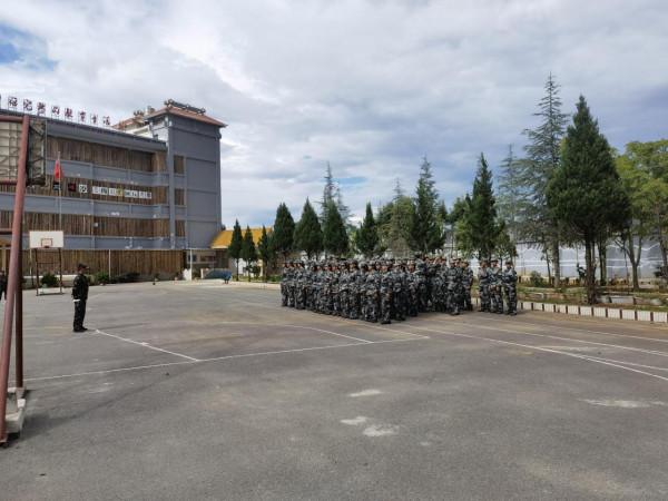 招收網癮、厭學、自殘傾向“問題孩子”的民辦初中校長：我辦這個學校的目的就是消滅這個學校