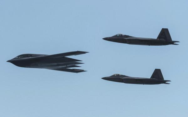 B2轟炸機塗層是通電的?隱身不是簡單的事,F117、F22、F35都不同 B2轟炸機塗層是通電的?隱身不是簡單的事,F117、F22、F35都不同