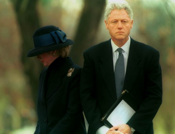 萊溫斯基：年輕時情迷克林頓，她以為的愛情，不過是對方的調味品