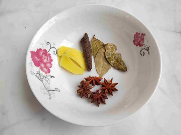 秋季進補我常買它，比排骨便宜，比牛羊肉溫和，燉一燉滋補又饞人