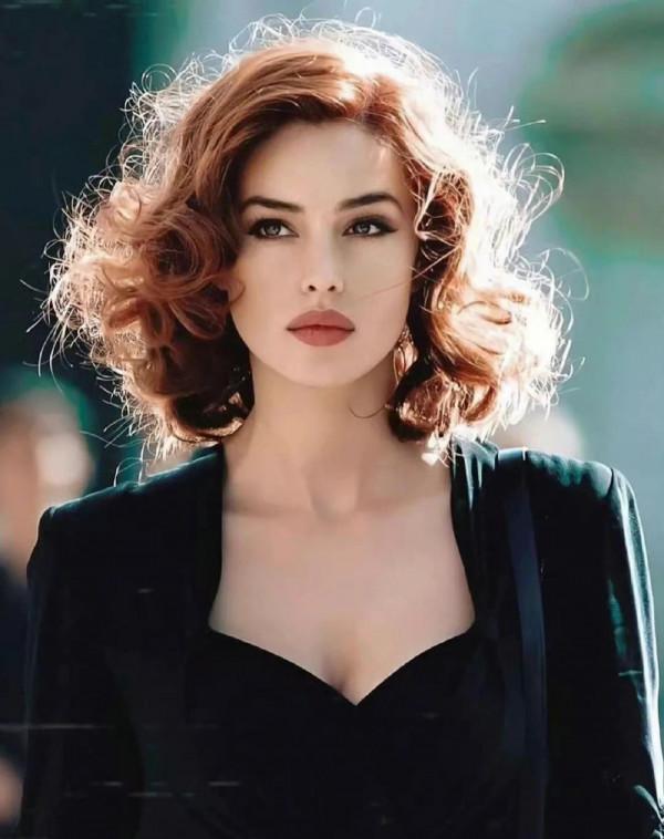 莫妮卡女兒17歲，遺傳媽媽美貌，最美星二代