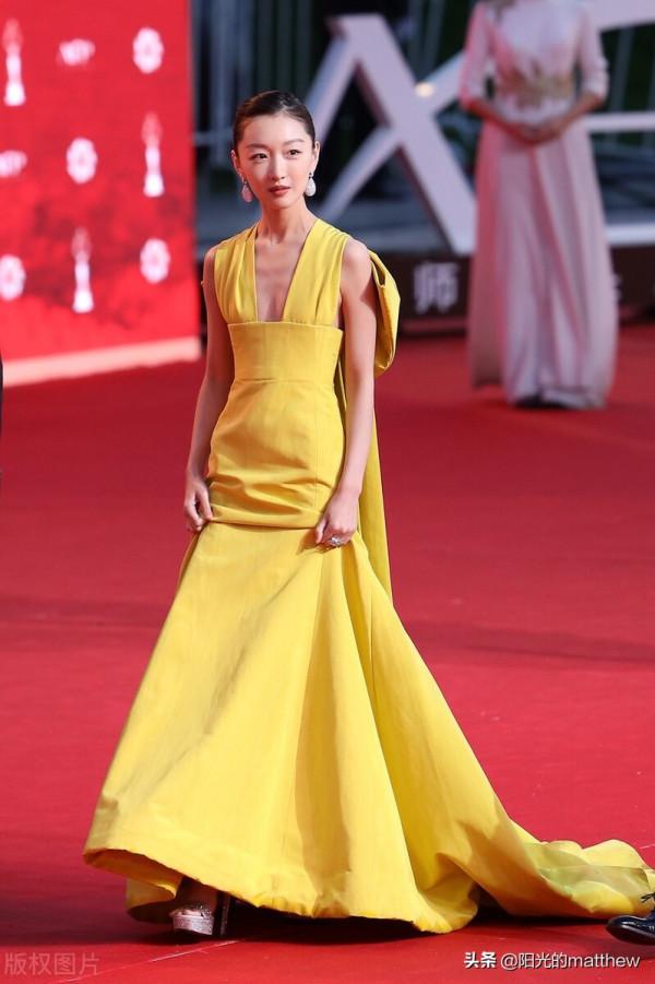 第11屆北京電影節開幕紅毯,周冬雨一襲長裙元氣滿滿 第11屆北京電影節開幕紅毯,周冬雨一襲長裙元氣滿滿