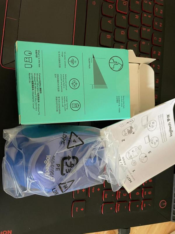 ￼￼羅技（Logitech）M330 滑鼠 開箱體驗