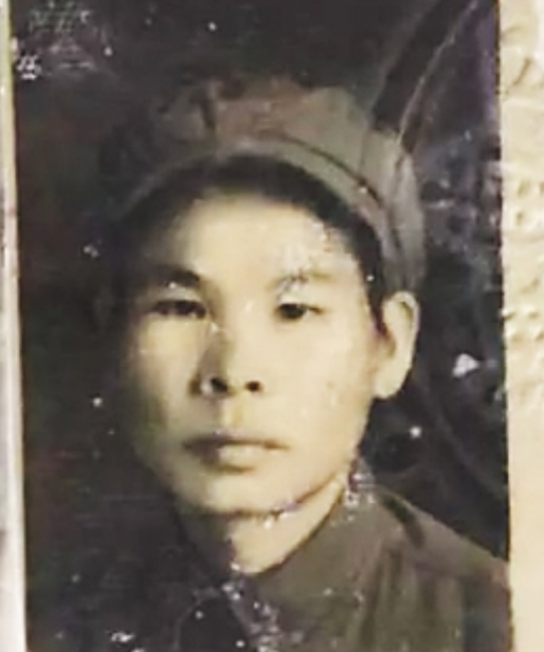 1949年,軍統少將穿解放軍軍裝前往北平,世人才知戴笠愛將竟是特工