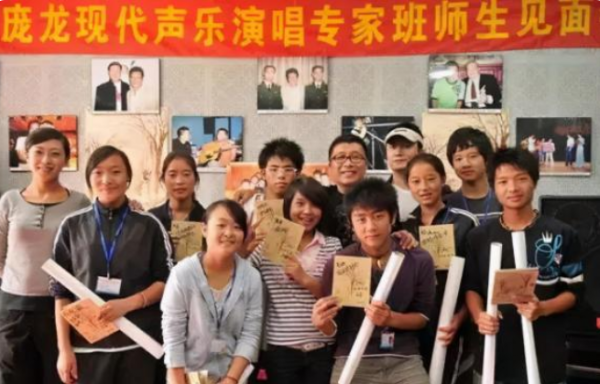 靠一首歌賺了2.4億，從爆火到無人問津，龐龍究竟哪一步走錯了？