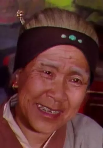 《紅樓夢》只知通靈寶玉?堪比珠寶展的大觀園,戴的珠寶大有來頭 《紅樓夢》只知通靈寶玉?堪比珠寶展的大觀園,戴的珠寶大有來頭