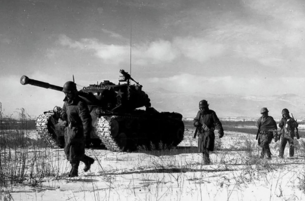 22歲小夥,抗美援朝一戰成名,板門店談判時,美國人指名要見他 22歲小夥,抗美援朝一戰成名,板門店談判時,美國人指名要見他