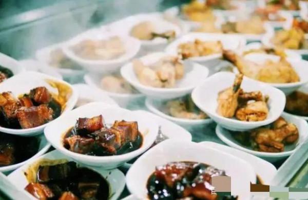 有一種大學食堂，叫&OpenCurlyDoubleQuote;武大食堂&rdquo;，學生：還沒吃夠，就畢業了